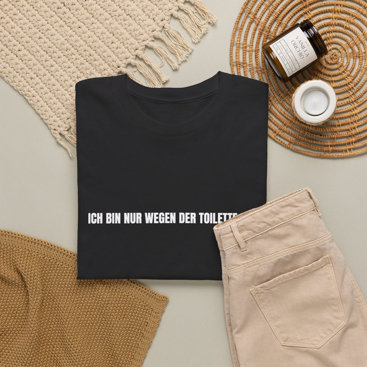 T-Shirt — "Ich bin nur wegen der Toilette hier" Funny German Novelty Tee